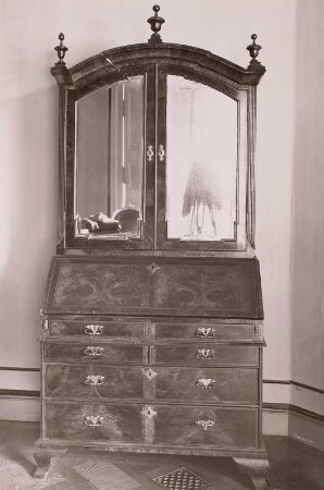 Schreibschrank : Schreibschrank. Holz (um 1720/1730). Dresden-Pillnitz, Schloss Pillnitz, Bergpalais