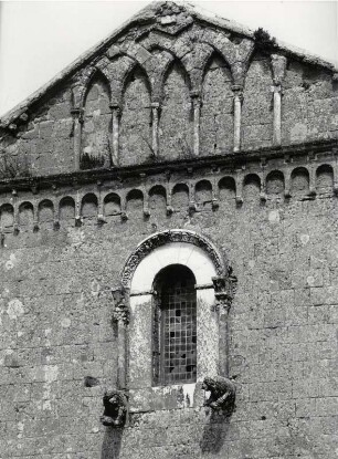 Fassade der Kathedrale Caserta Vecchia