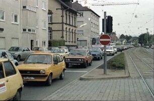 Freiburg i. Br.: Verkehrsstau in der Schwarzwaldstraße