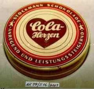 Blechdose für "Cola-Herzen STOCKMANN SCHOKOLADE ANREGEND UND LEISTUNGSSTEIGERND"