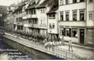 Marschierende Soldaten auf dem Fischersand in Erfurt