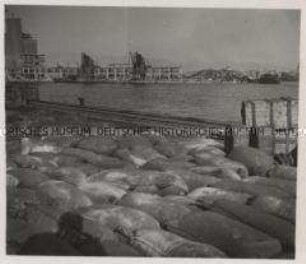 Wehrmachtssoldaten, Hafen von Piräus, Beute