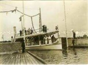 Die kaiserliche Yacht "Alexandria" eröffnet den Hohenzollernkanal