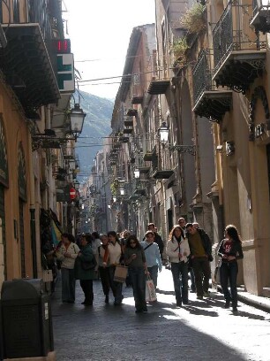 Hauptstrasse in Cefalu