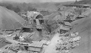 Mühlacker Umgehungskurve Bau Schalgerüst Feldbahn Betonmischer