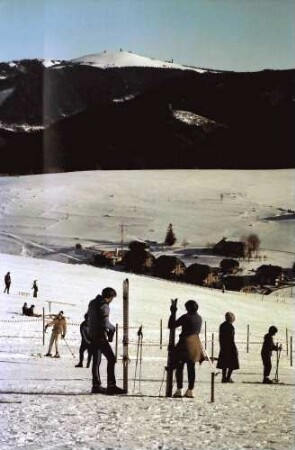 Schauinsland: Skifahrer; Hintergrund Feldberg