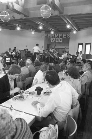 "Pfarrfest ´80" der Daxlander Kirchengemeinde Heilig Geist im Gemeindezentrum St. Barbara Kastanienallee 32
