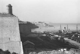 Alte Befestigung am Hafen : Hafenlandschaft mit alter Festung von Marseille