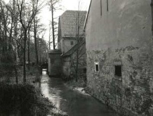 Riesa, Meißner Straße 43. Bauernhof (um 1800). Ansicht mit Mühlgraben