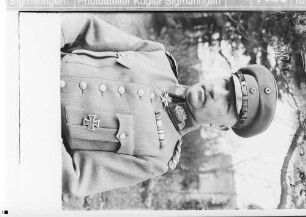 Generalmajor Heinrich von Maur, Portraitaufnahme in Uniform