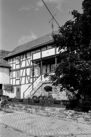 Wohnhaus (Einhaus, Fachwerk); Vöhl, Schulberg 2