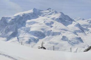 Zermatt - Berggipfel : Blick vom 3089 m hohen Gornergrat auf umliegenden Berggipfel, aufgenommen am 17. Mai 2010 bei Zermatt