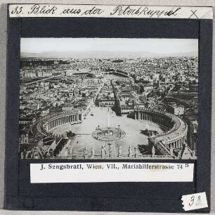 Rom: Blick auf den Petersplatz von der Kuppel des Petersdoms