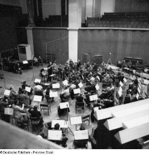Carlos Kleiber mit Orchester