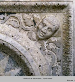 Altar : Reliefplatte eines ehemaligen Taufbeckens