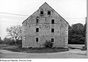 Klipphausen-Scharfenberg (ehem. Scharfenberg-?). Desolates Wohn- und Wirtschaftsgebäude (19. Jh.)
