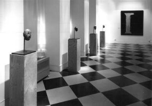 Dresden. Ausstellung "Wort und Weise. Exemplarisches aus der Sammlung Reiner Speck, Köln" im Georgenbau des Dresdner Schlosses vom 06.06.-22.08.1990 (S. Polke, Atemkristalle, Polyester, Kunststoffsiegel, Kunstharz, Abstrakte Komposition, Polyester, Kunststoffsiegel, Kunstharz, Telepathische Sitzung II, Lack,Leinwand, Schmiere)