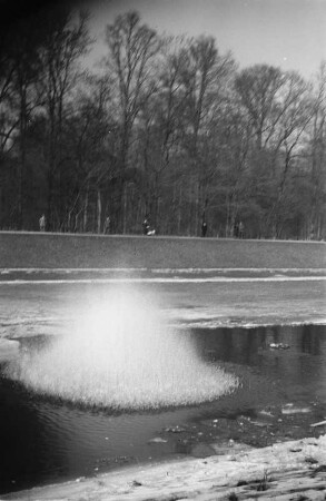 Eissprengung : Eissprengung im Elsterflusslauf
