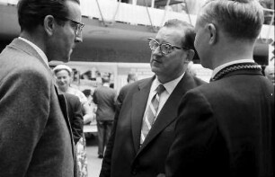 Freiburg: Universitätsbibliothek, im Gespräch: Minister Frank, Linde, Tellenbach