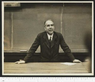 Porträtaufnahme Niels Bohr