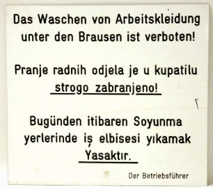 Hinweisschild "Das Waschen von Arbeitskleidung unter den Brausen ist verboten!"