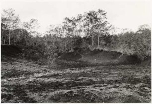 Bachmulde zwischen Nioaque und Campo Grande mit Sandstein und Diabas-Gestein : 29,15 km von Nioaque entfernt, Höhe: 575 m