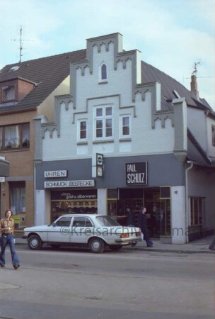 Hindenburgstraße 11: Juweliergeschäft Paul Schulz: rechts Durchgang Richtung Trave