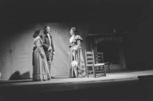 Szenenbilder aus dem Trauerspiel "Miss Sara Sampson" von Gotthold Ephraim Lessing im Theater am Schiffbauerdamm Berlin : Szene mit Thea Kämer als Sara Sampson (links) und Max Eckard als Mellefont