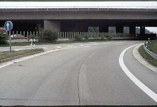 Ausfahrt aus Kreisel Südwest (Frankfurt Richtung Heidelberg) zu Nebenfahrbahn Süd der A656 (Mannheim Richtung Heidelberg)