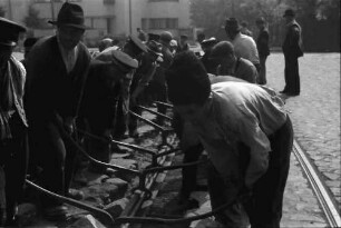 Bukarest: Arbeiter wechseln Schienen aus