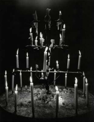 Lichterschale in der Kirche