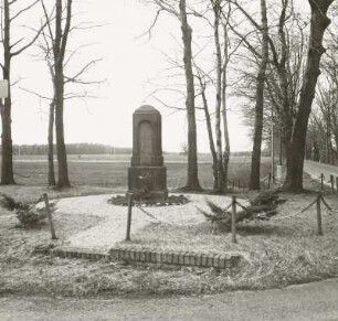 Denkmal für die Gefallenen des 1. Weltkrieges : Denkmal für die Gefallenen des 1. Weltkrieges. Sandstein (nach 1918). Kausche, Neupetershainer Straße