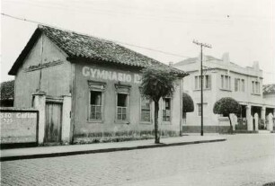 Gebäude eines alten Gymnasiums (im Kolonialstil erbaut) in São José do Rio Preto