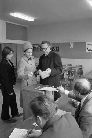 Stimmabgabe zur Bundestagswahl am 19. November 1972