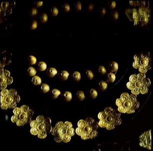 Athen. Archäologisches Nationalmuseum. Sg. Stathatou, mykenische Goldknöpfe