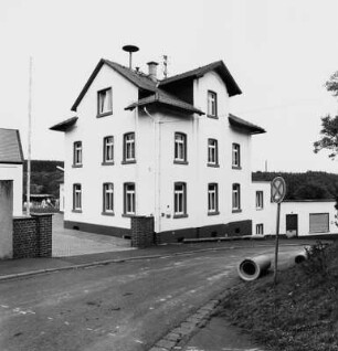 Ehem. Schule mit Bürgermeisteramt; Butzbach, Im Alten Dorf 7