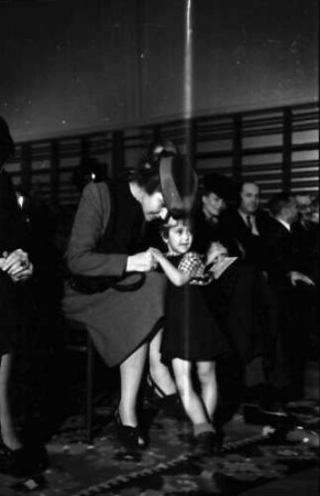 Bukarest: Frau Antonescu mit kleinem Kind