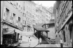 Lausanne: Straße mit gedeckter Treppe