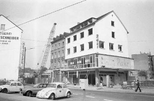 Abbruch des traditionsreichen Bekleidungshauses für Herren- und Berufskleidung Pahr in der Kronenstraße 53 im Rahmen der Altstadtsanierung