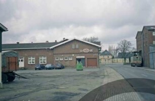 Wilstedt: Dorfring 1: Gasthaus zur Mühle: rückwärtiger Wirtschaftstrakt, Hintertüren, Garage: Hof: rechts Tangstedter Straße, Mühlengebäude