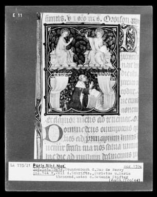 Petites Heures des Herzogs von Berry — Kleinbild, 10-zeilig: Jean de Berry im Gebet vor der "Marienkrönung", Folio 144verso