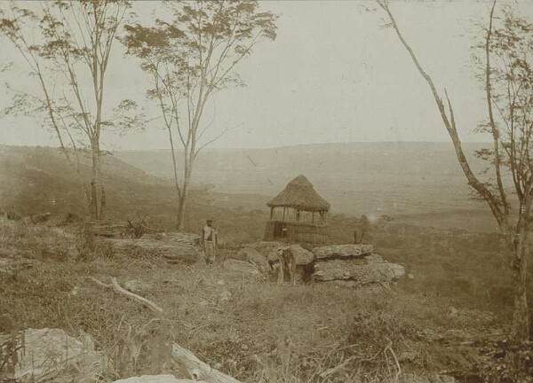 Camp pictures from the "Mountain of Pearls" on the Sindi River - viewing hut at the camp site