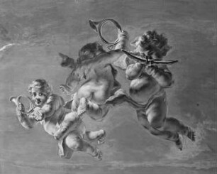 Innendekoration des Weißen Saales — Allegorische Darstellung des fürstlich-sommerlichen Landlebens — Putti mit Hörnern und Armbrust