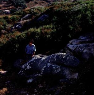 Naxos, Melanés. Kouros von Flerio, archaischer Kuros in einem antiken Steinbruch. K1