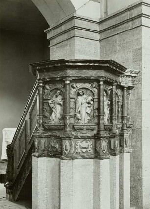 Kanzel mit Evangelisten