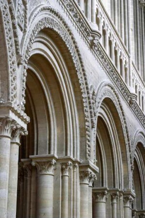 Frankreich. Basse Normandie. Calvados. Bayeux. Kathedrale Notre Dame. 1077 geweiht. Innen. Architekturen, Architekturdetail