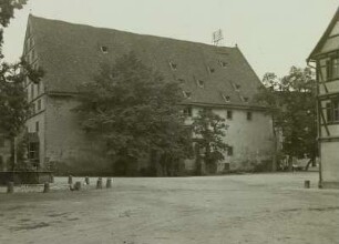 Kloster Maulbronn, Fruchthaus mit Brunnen
