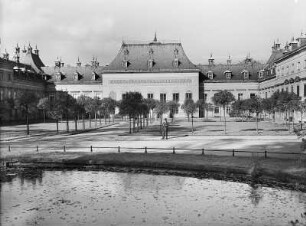 Schloss Pillnitz, Neues Palais, Blick in den Fliederhof, vor 1945