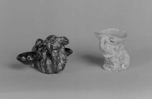 Kamel und Elefant als Nadelschale : Kamel und Elefant als Nadelschale. Fayence, bemalt, glasiert (um 1925; K. Feuerriegel). Museum im Schloß Frohburg V 538/96, V 539/96