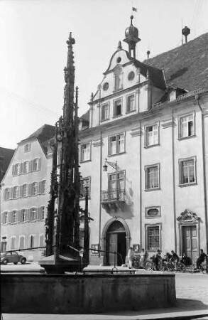 Rottenburg: Markt und Brunnen vor dem Rathaus